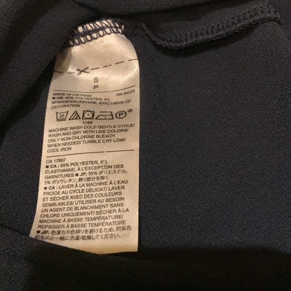 Banana Republic top small size in dark blue - Picture 3 of 4